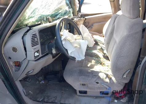 1998 Chevrolet C1500 Fleetside z USA, uszkodzony, nr VIN 2GCEC19M8W1204714